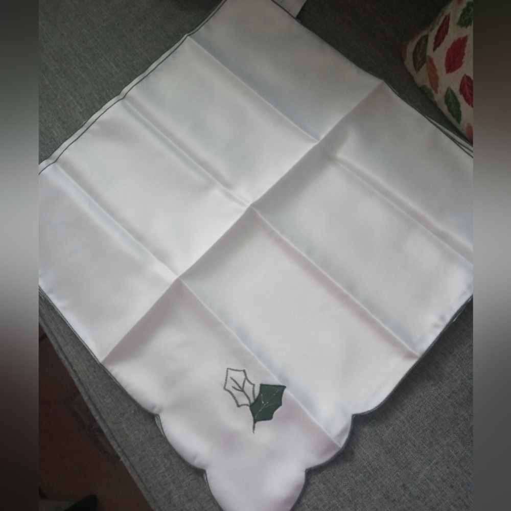 St. Nicolas Square Christmas 4 Cloth Napkins Satin feel Embroidered Holly Leaves